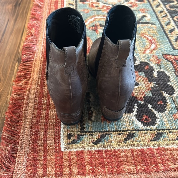 Sorel wedged booties size 7 - Picture 3 of 5